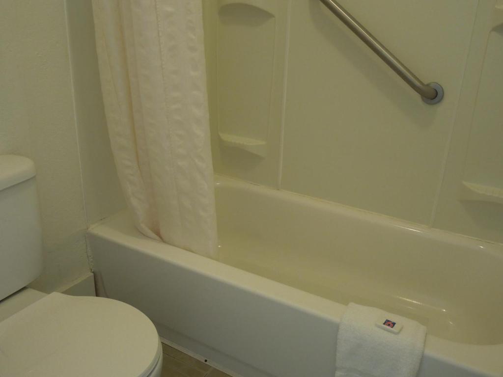 Stay 4 Less Fredericksburg Room photo